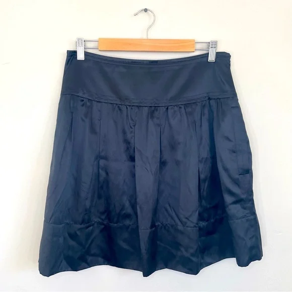 Jupe Plissée En Soie Noire BCBG Max Azria - Taille 0 (US), Genoux, Neuve Sans étiquettes